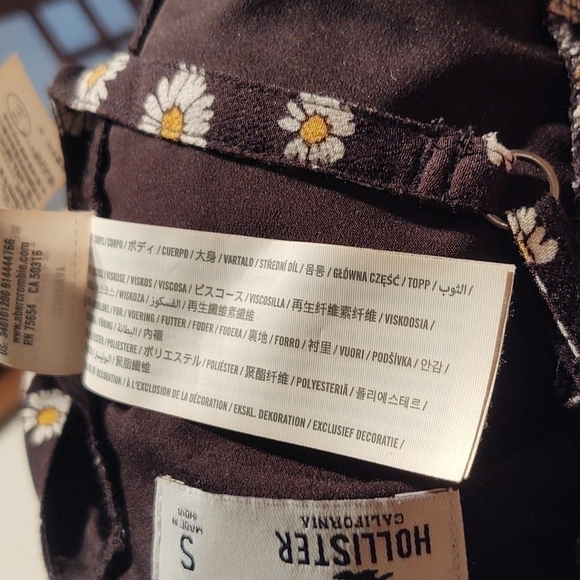 Hollister Daisy Print Black Crop Top with Tie Back Sz S - Picture 7 of 7